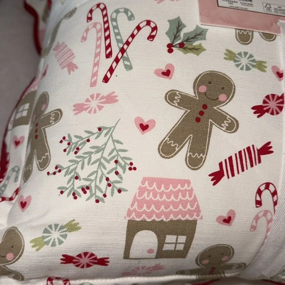 2pk 18x18 Cupcake and Cashmere Sweet Treats Gingerbread Christmas Pillows